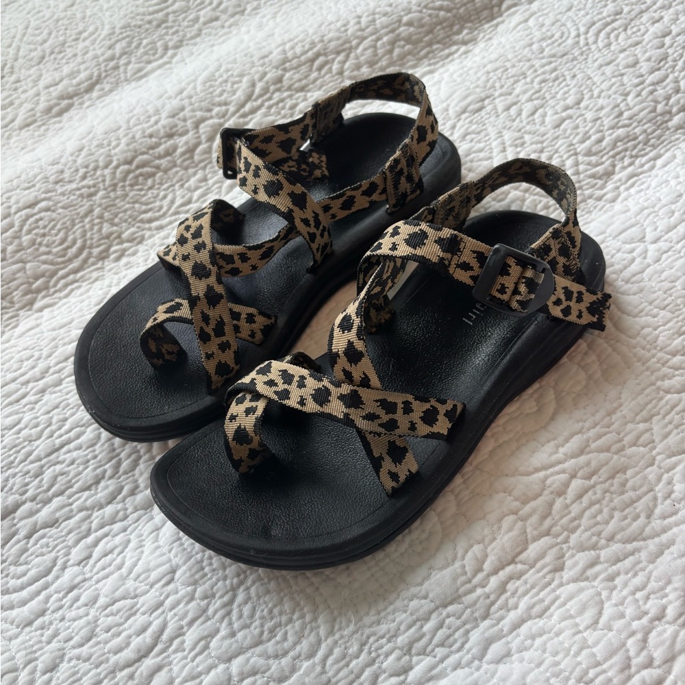 Steve Madden Black and Tan Sandals